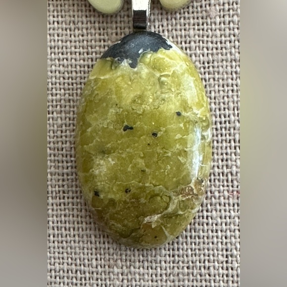 Adjustable 16-1/2 inch Jade and Lizardite gemstone bead Necklace NWOT - Picture 4 of 9